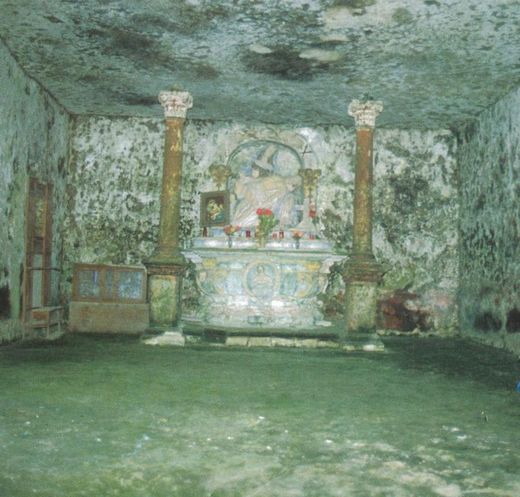 Interno chiesa Madonna di Piedigrotta